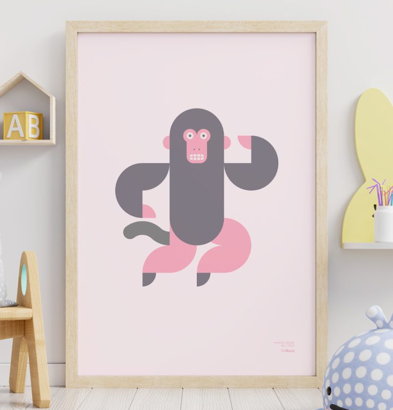 Primer plano de un póster de estilo minimalista de un mono apoyado en una pared y en la habitación de un niño.